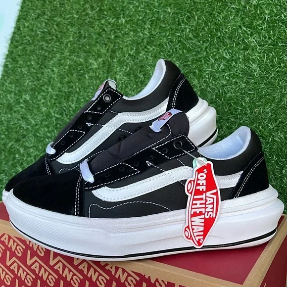 Vans WMNS Oid Skool Over
Black/White
VN0A7Q5EBA2
Sneakers Platforms - Picture 8 of 16